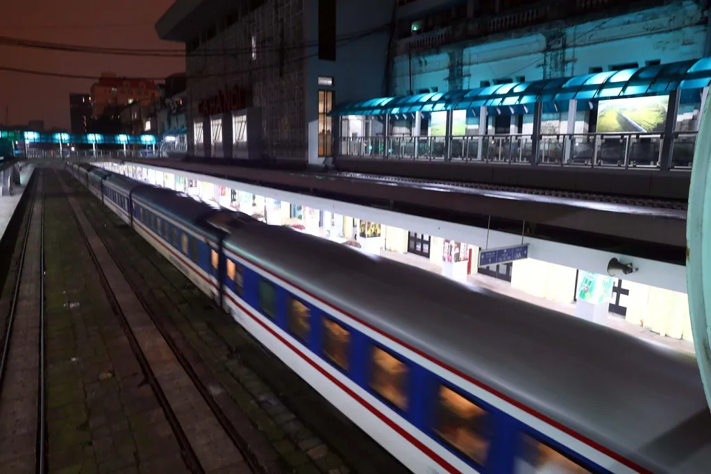 A North-South train that departs from Hà Nội Train Station. — VNA/VNS Photo