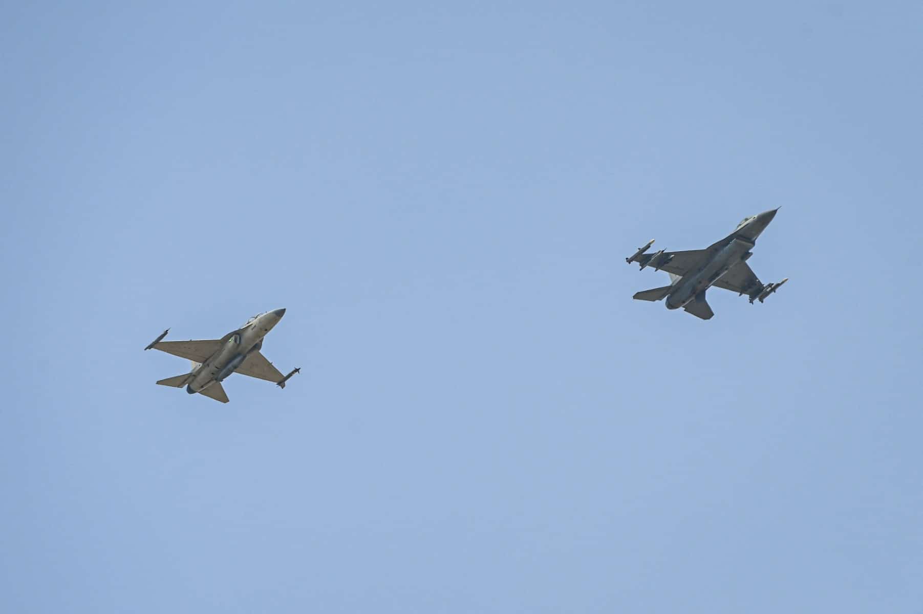 Philippines-signs-deal-for-12-fighter-jets